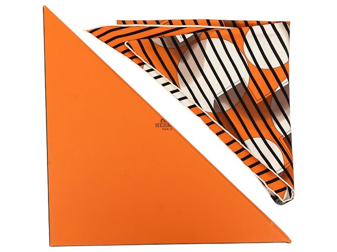 Pañuelo de seda Hermès Orange Triangular H Au Galop Naranja - vista 7