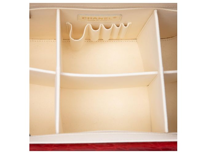 Vanity Case Chanel Red CC en cuir de veau glacé matelassé Rouge - vue 4