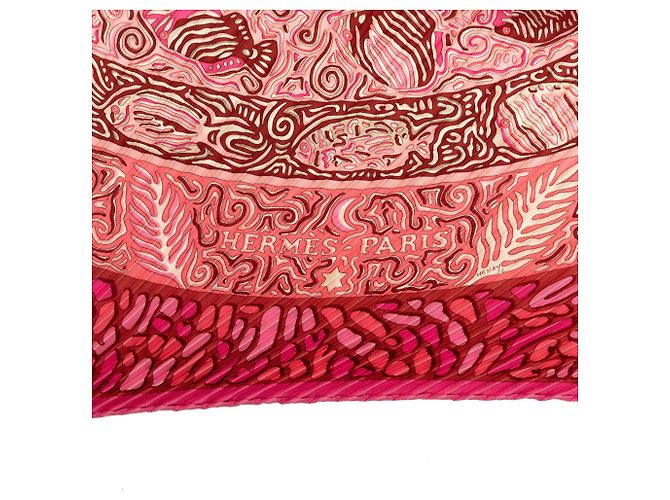 Pañuelo de seda plisada Hermès Rosa La Legende Du Poisson Corail - vista 4