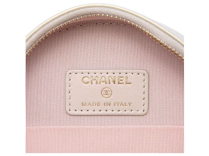 Chanel White CC gesteppte irisierende Lammfell Rund-Clutch mit Kette Weiß Roh - Ansicht 5