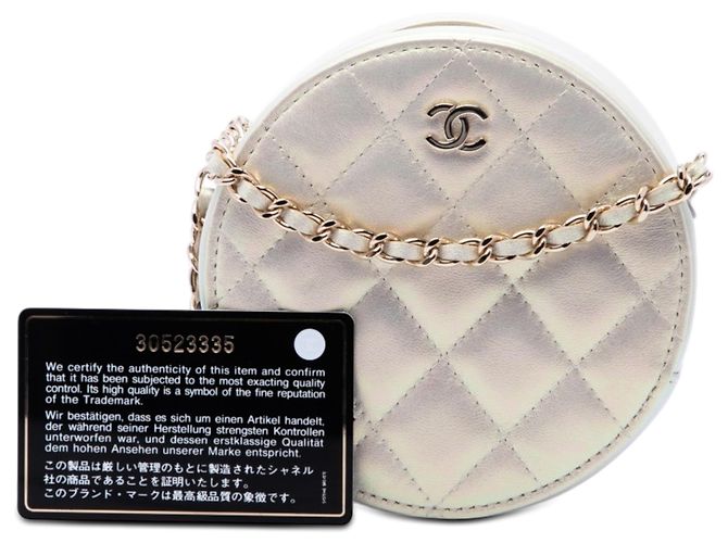 Chanel White CC gesteppte irisierende Lammfell Rund-Clutch mit Kette Weiß Roh - Ansicht 7