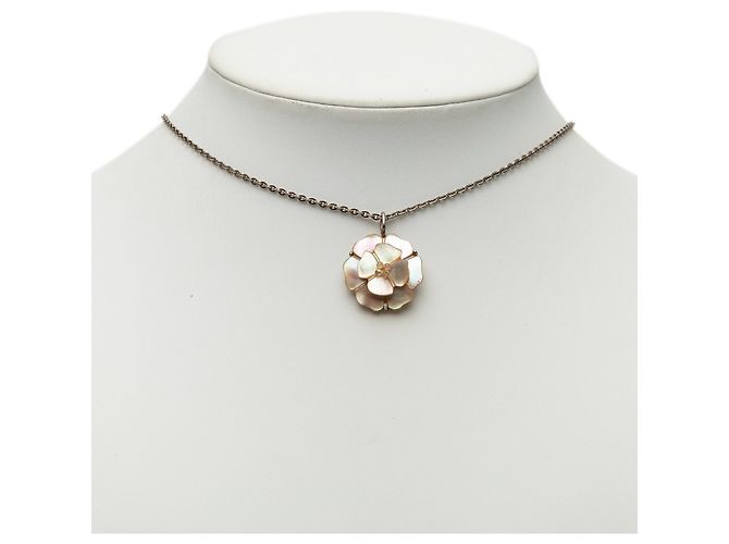 Collana con pendente Camelia in ottone argentato e madreperla Chanel Argento - vista 5