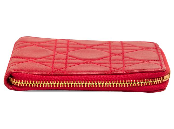 Portafoglio compatto Lady Dior Zip Around in agnello rosso cannage Dior - vista 3
