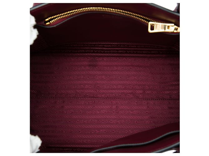 Prada Red Medium Saffiano Cuir Monochrome Top Handle Tote Rosso Bordò - vista 4