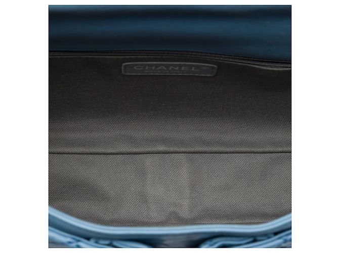 Chanel Blue Medium Quilted Calfskin Natural Beauty Split Pocket Flap Blu chiaro - vista 4