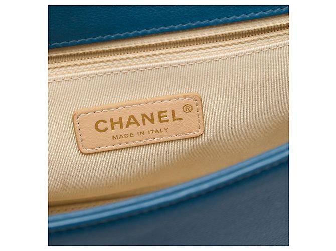 Chanel Blue Medium Quilted Grained Calfskin Label Click Top Handle Flap - vista 5