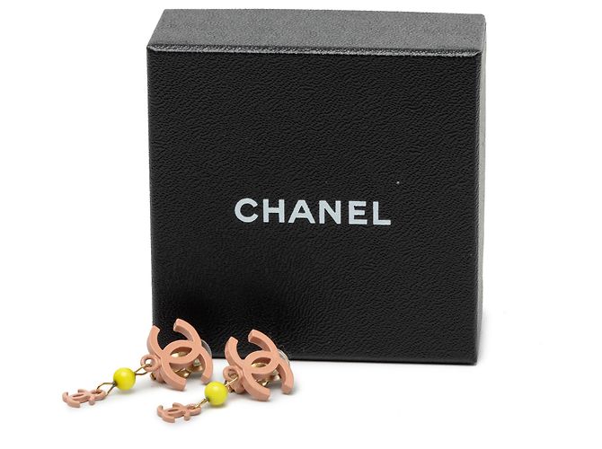 Orecchini Chanel Pink CC in resina placcati oro con goccia a clip Rosa - vue 4