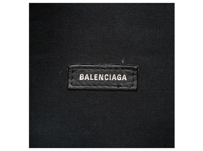 Borsa a tracolla Balenciaga Black Leather Everyday Belt Bag XS Nero - vista 5
