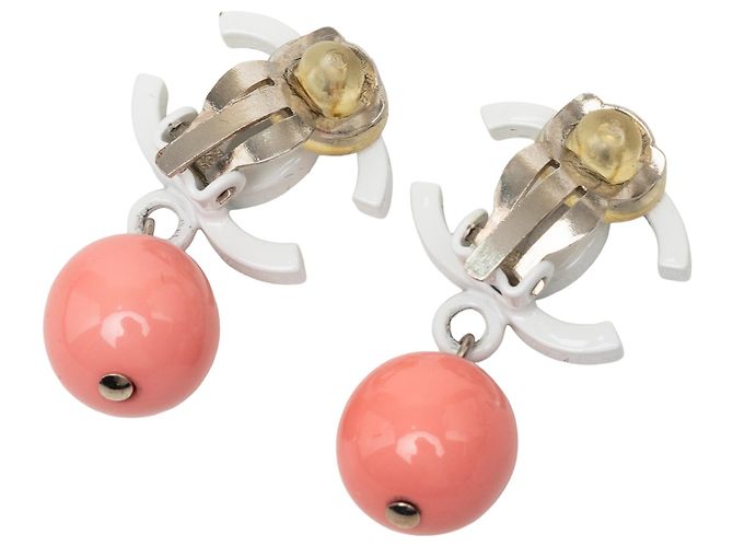 Orecchini a clip Chanel White CC Placcati Oro con Sfera in Resina Bianco - vista 2