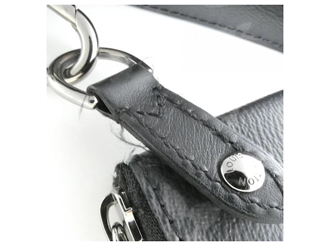 Borsa a tracolla Louis Vuitton Monogram Eclipse Reverse Trio Messenger Nero Grigio - vista 7