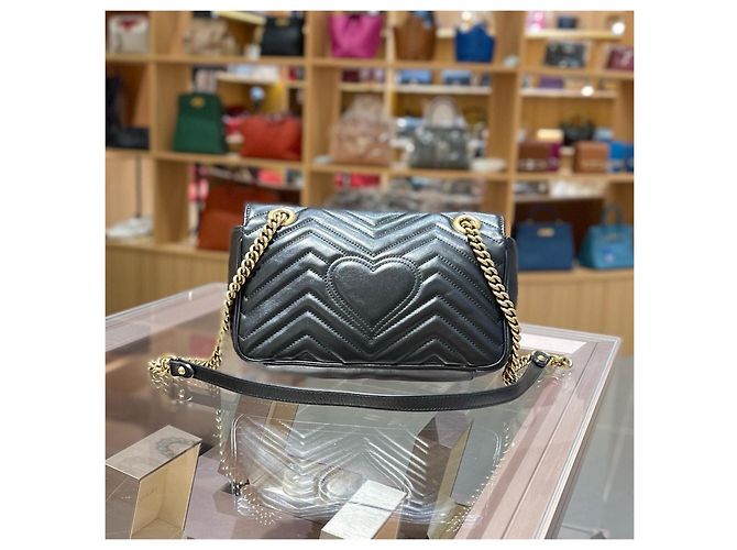 Borsa a tracolla Gucci Marmont piccola in pelle nera Nero - vista 2