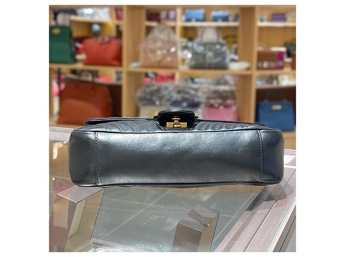 Borsa a tracolla Gucci Marmont piccola in pelle nera Nero - vista 6
