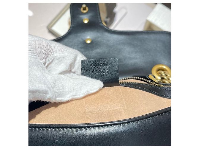Borsa a tracolla Gucci Marmont piccola in pelle nera Nero - vista 8