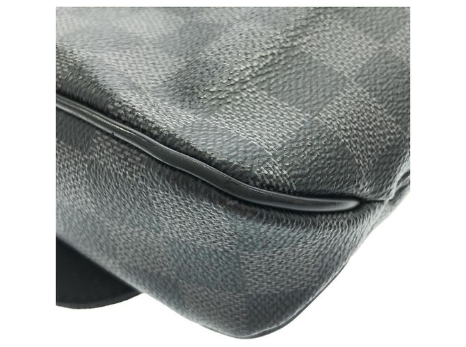Borsa a tracolla Louis Vuitton Damier Graphite District PM Damier ebene - vista 3