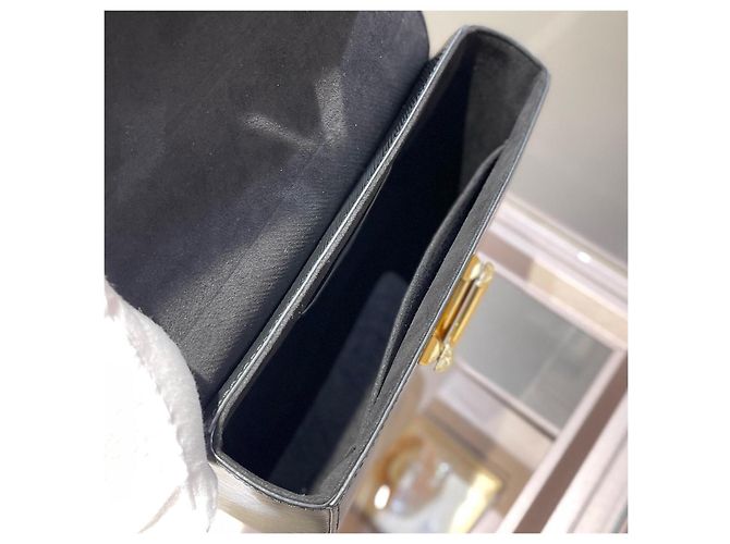 Borsa Louis Vuitton Twist MM in pelle Epi Nero - vista 7