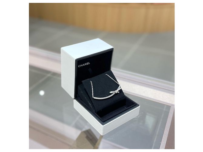 Collana corta Ruban di Chanel in oro bianco 18K con diamanti Argento - vista 4