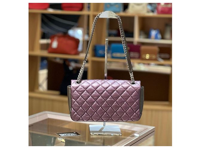 Borsa Chanel Classic Flap Medium in agnello metallizzato viola Porpora - vista 2
