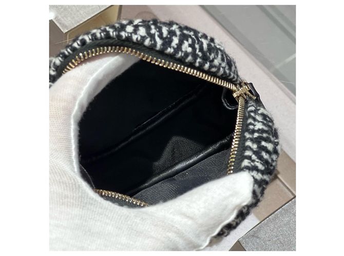 Mini borsa Chanel flap in pelle trapuntata nera con set di pochette in tweed Nero Bianco Multicolore - vista 11