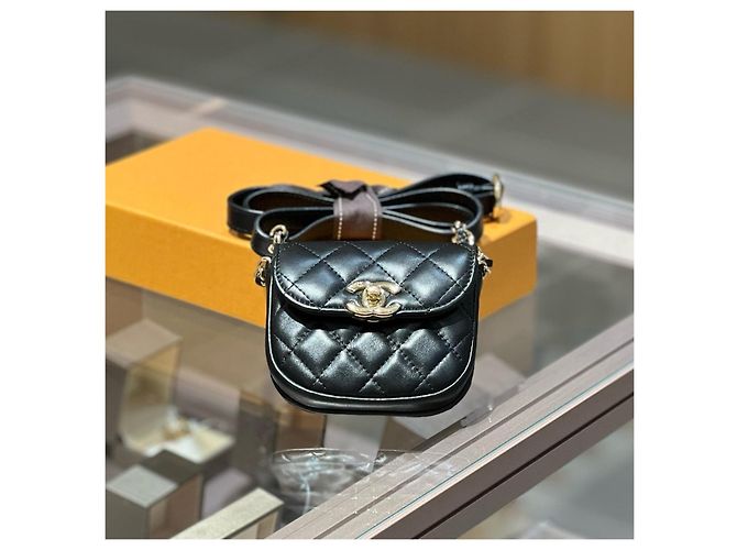 Mini borsa Chanel flap in pelle trapuntata nera con set di pochette in tweed Nero Bianco Multicolore - vista 5
