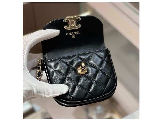 Mini borsa Chanel flap in pelle trapuntata nera con set di pochette in tweed Nero Bianco Multicolore - vista 7