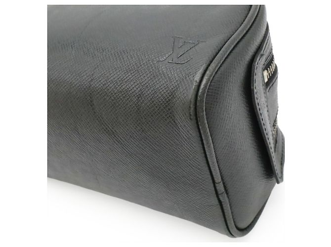 Pochette Louis Vuitton Taiga Trouse Ivan Clutch Handbag Pouch Gris - vista 4