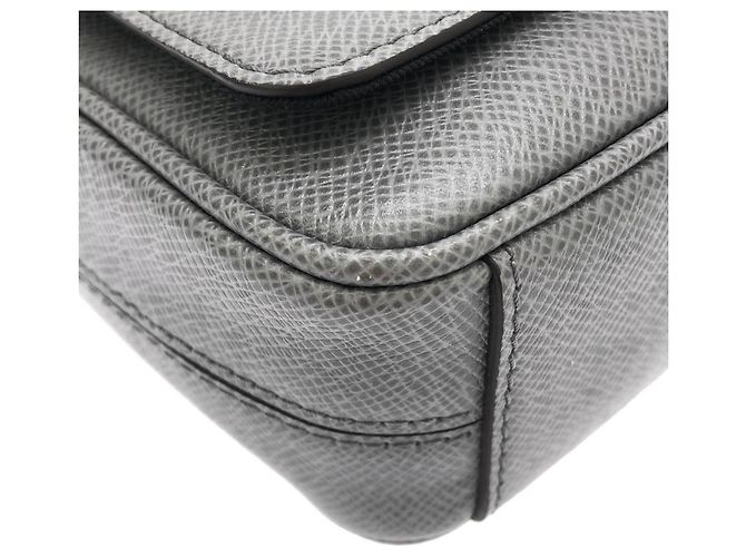 Borsa a Spalla Louis Vuitton Taiga District PM M30851 - vista 3