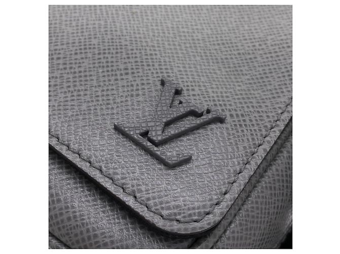 Borsa a Spalla Louis Vuitton Taiga District PM M30851 - vista 5