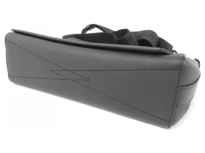Borsa a tracolla Louis Vuitton LV Aerogram Takeoff Messenger Nero - vista 3