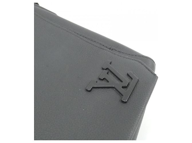 Borsa a tracolla Louis Vuitton LV Aerogram Takeoff Messenger Nero - vista 5