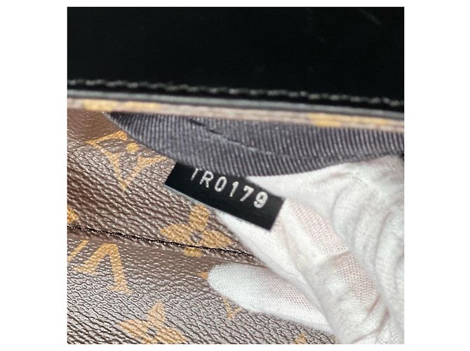 Borsa a tracolla Louis Vuitton Marrone Nero - vista 8