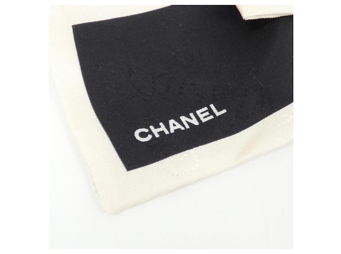 Coletero de seda Chanel AA7530 Negro Crudo - vista 2