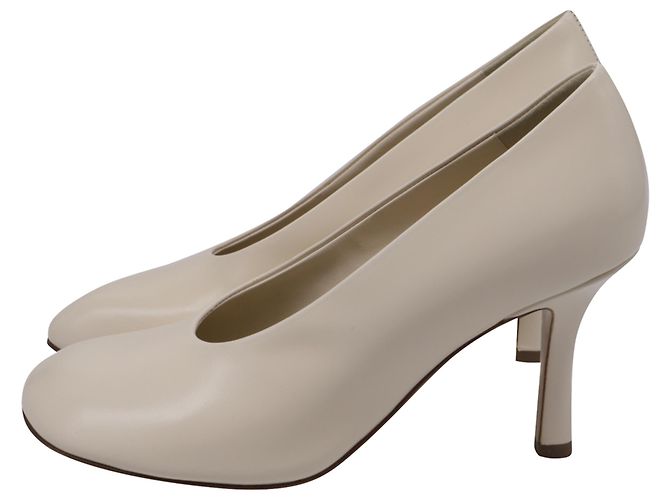 Burberry Pumps mit runder Spitze aus Elfenbeinfarbenem Leder Weiß Roh - Ansicht 4