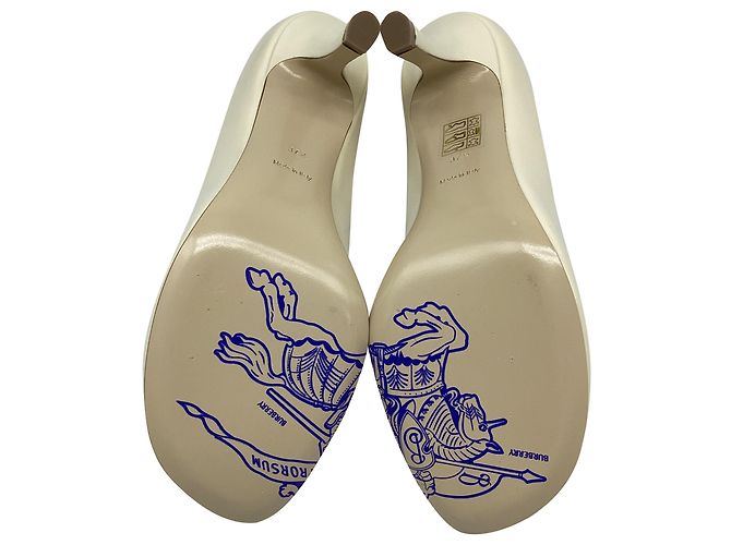 Burberry Pumps mit runder Spitze aus Elfenbeinfarbenem Leder Weiß Roh - Ansicht 8