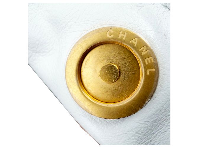 Timeless Chanel Quilted Small Chanel 22 in pelle di vitello lucida bianca Marrone Rosso - vista 12