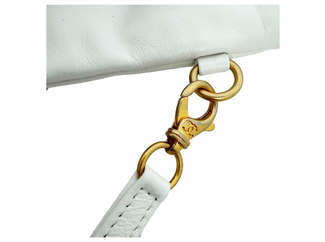 Timeless Chanel Quilted Small Chanel 22 in pelle di vitello lucida bianca Marrone Rosso - vista 15