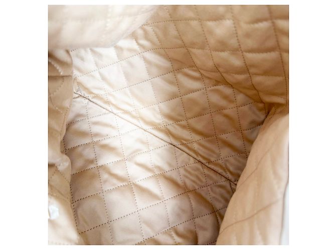 Timeless Chanel Quilted Small Chanel 22 in pelle di vitello lucida bianca Marrone Rosso - vista 17