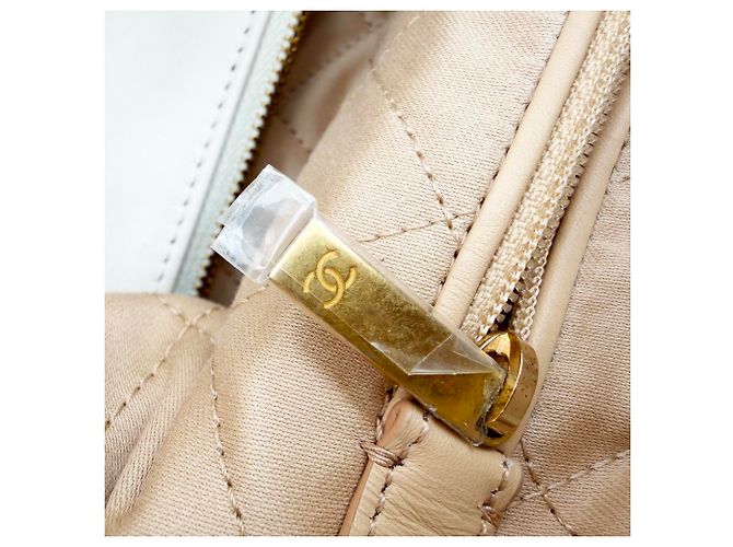 Timeless Chanel Quilted Small Chanel 22 in pelle di vitello lucida bianca Marrone Rosso - vista 20