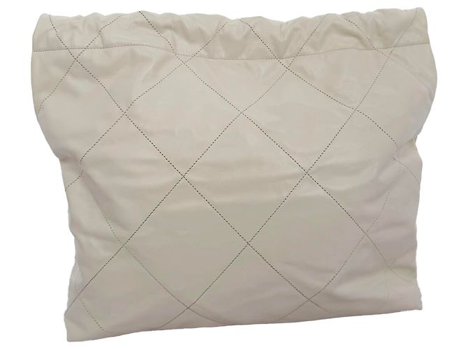 Timeless Chanel Quilted Small Chanel 22 in pelle di vitello lucida bianca Marrone Rosso - vista 7