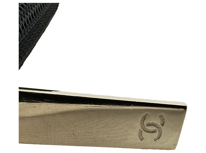 Cartera larga con cremallera Chanel Timeless CC en piel caviar negro - vista 10