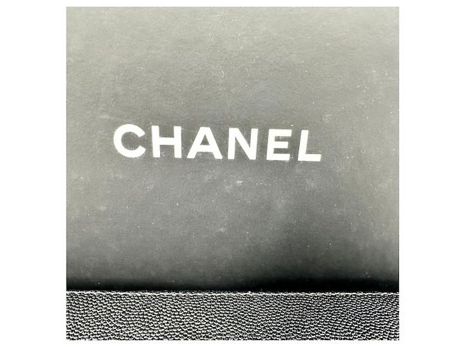 Cartera larga con cremallera Chanel Timeless CC en piel caviar negro - vista 21