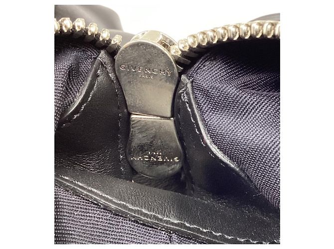 Borsa Tote Givenchy Antigona Lock Soft Medium in pelle nera Nero - vista 12