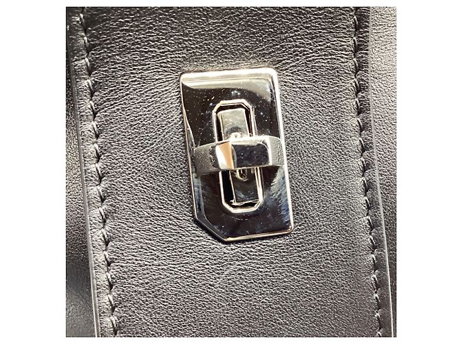 Borsa Tote Givenchy Antigona Lock Soft Medium in pelle nera Nero - vista 9