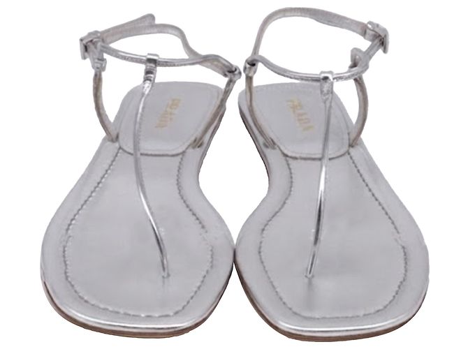 Prada T-Riemen Flache Sandalen aus metallisch silbernem Leder - Ansicht 2