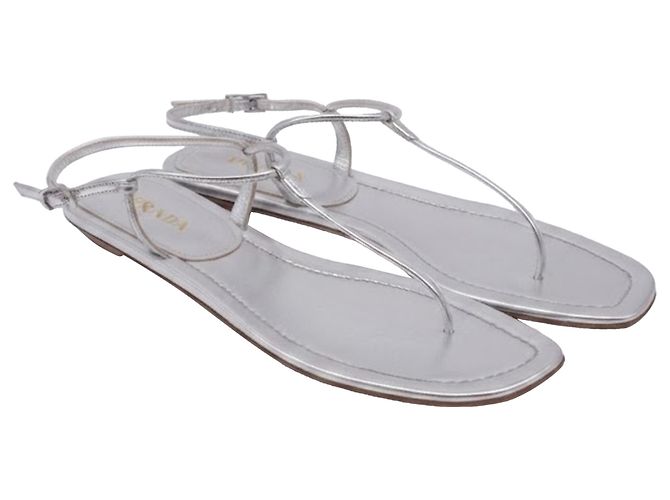 Prada T-Riemen Flache Sandalen aus metallisch silbernem Leder - Ansicht 3