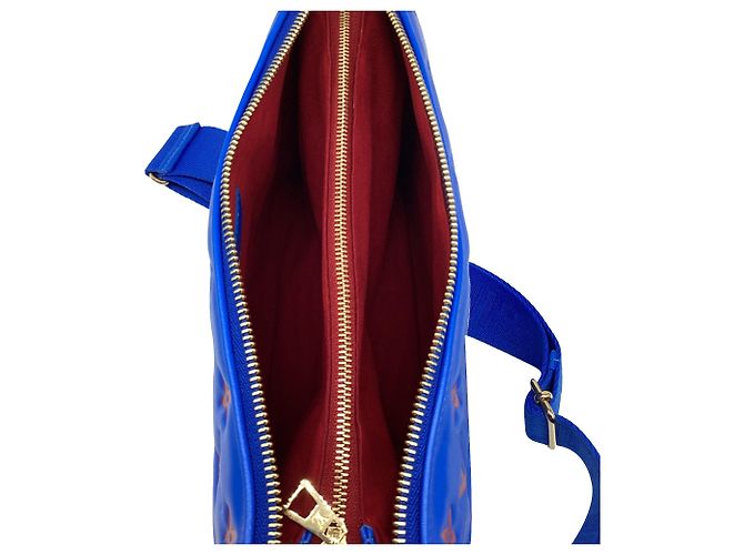 Borsa a tracolla Louis Vuitton Coussin in pelle blu - vista 11