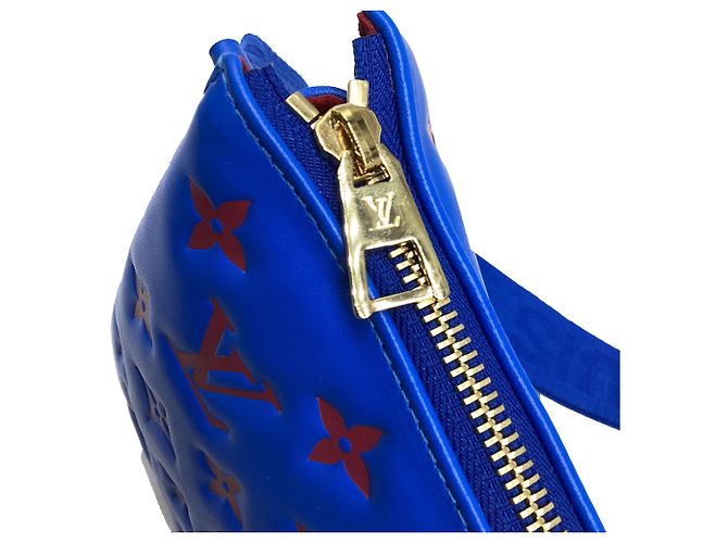 Borsa a tracolla Louis Vuitton Coussin in pelle blu - vista 13