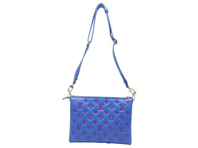Borsa a tracolla Louis Vuitton Coussin in pelle blu - vista 4