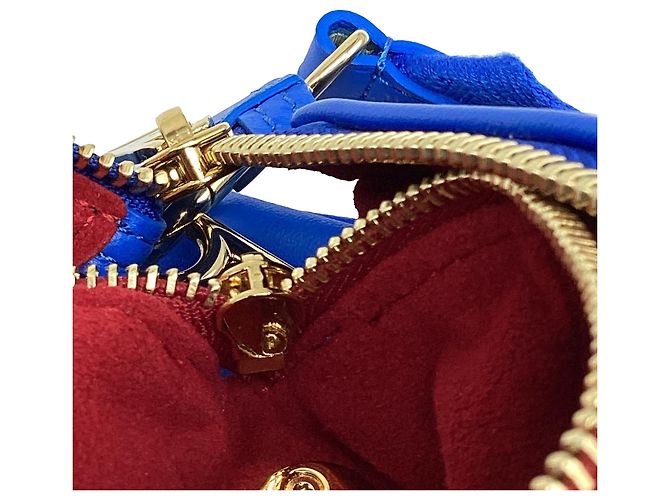 Borsa a tracolla Louis Vuitton Coussin in pelle blu - vista 8