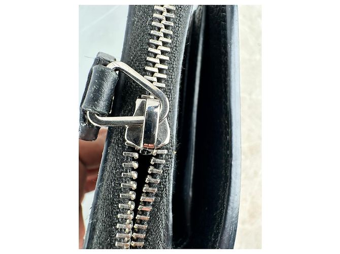 Saint Laurent Rive Gauche Zip Around Compact Wallet aus schwarzem Leder - Ansicht 19