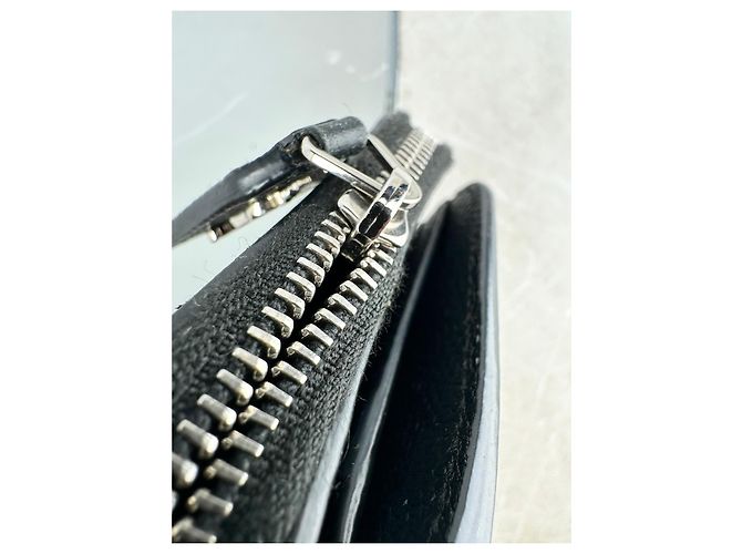 Saint Laurent Rive Gauche Zip Around Compact Wallet aus schwarzem Leder - Ansicht 20
